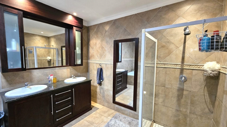 5 Bedroom Property for Sale in Birdwood Estate North West